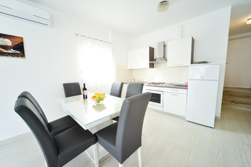 Apartments Valentina Petrcane Eksteriør bilde